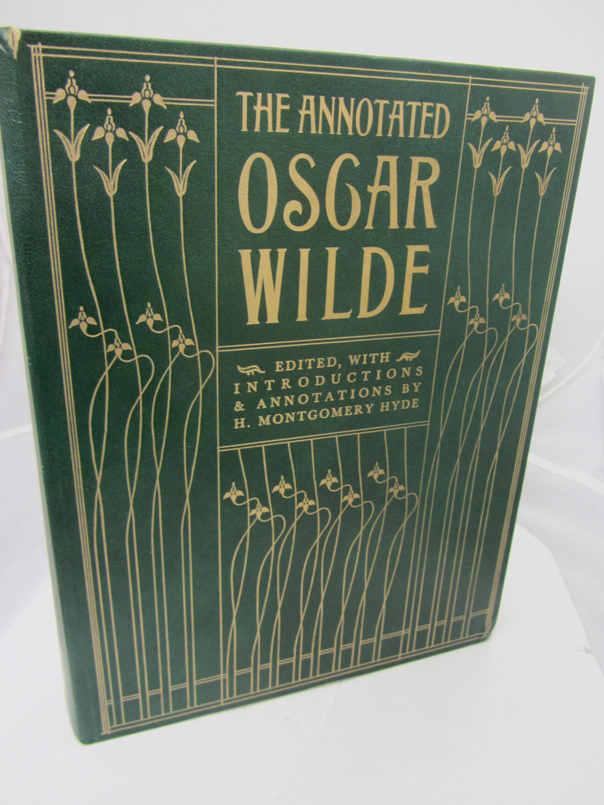 Oscar Wilde: An Annotated Bibliography by Thomas A Mikolyzk