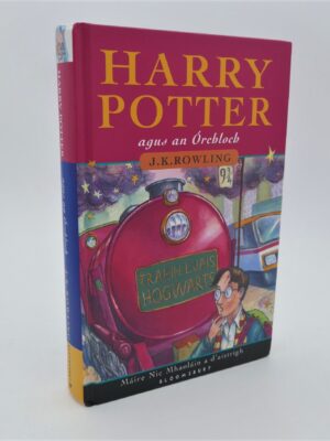 Harry Potter agus an Órchloch.   First Irish Language Edition (2004)
